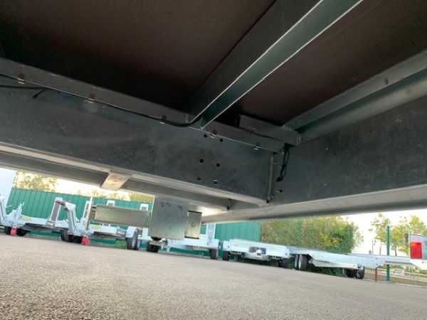 Plateau multi SARIS HEAVY DUTY – PTAC 3500 kg – Rampes + Treuil inclus