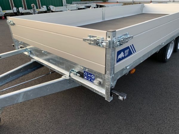 Plateau multi SARIS HEAVY DUTY – PTAC 3500 kg – Rampes + Treuil inclus