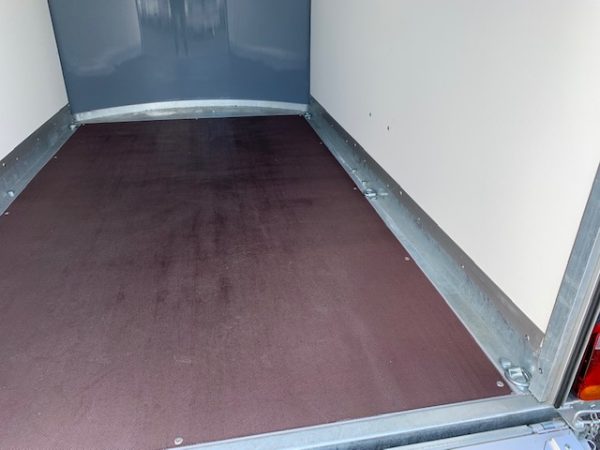 FOURGON LIDER 42960 – 260 x 155 x 177 cm – 1350 kg Freiné